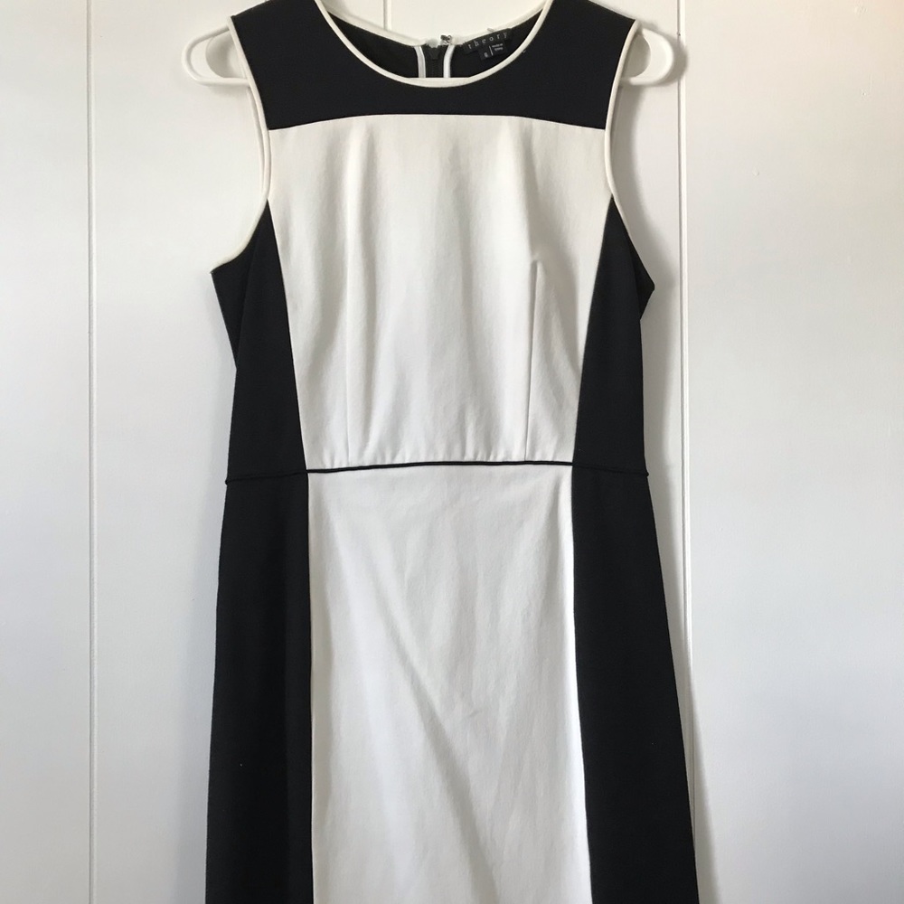 Sleeveless Theory Black and White dress Size 6